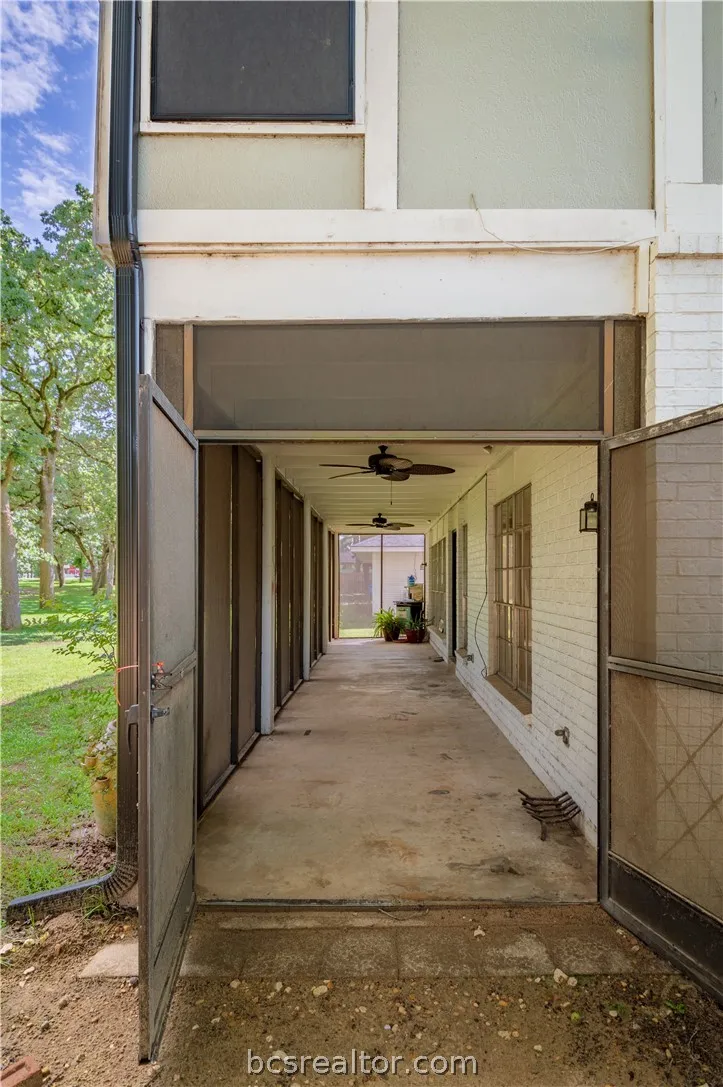 38 Golfview Drive Hilltop Lakes, TX 77871