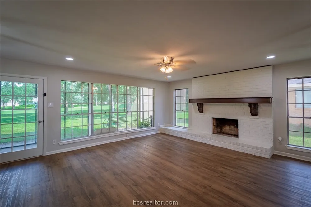 38 Golfview Drive Hilltop Lakes, TX 77871