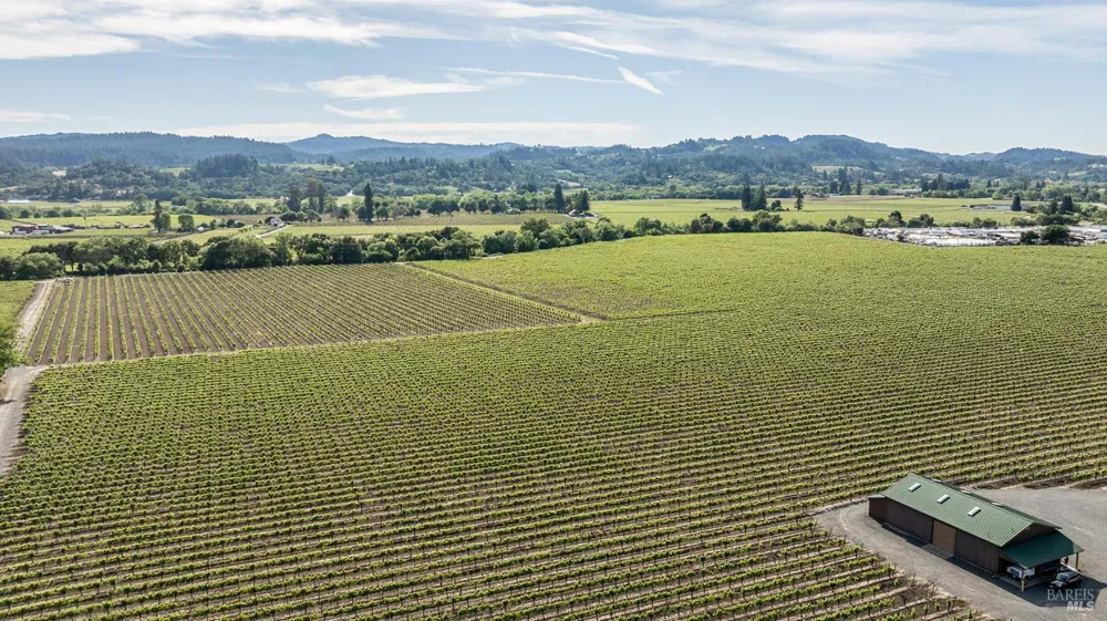 374 Kinley Drive Healdsburg, CA 95448