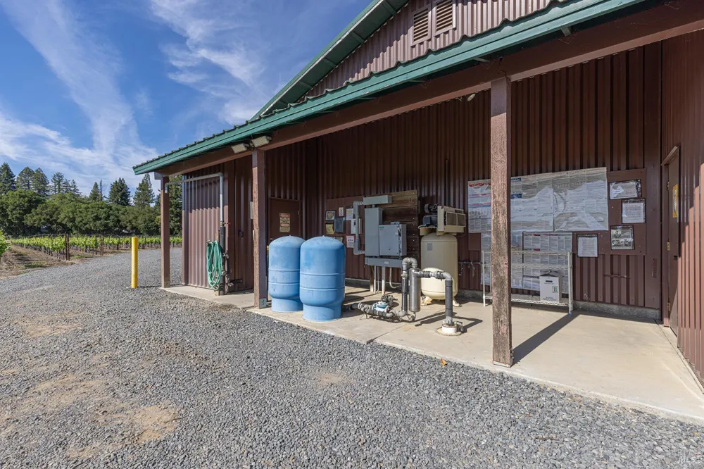 374 Kinley Drive Healdsburg, CA 95448