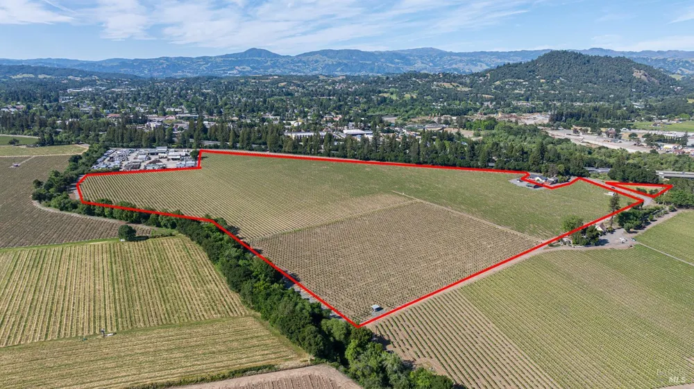 374 Kinley Drive Healdsburg, CA 95448