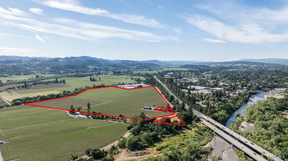 374 Kinley Drive Healdsburg, CA 95448