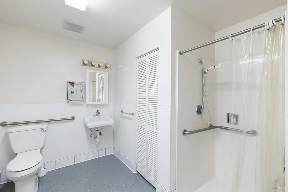 374 Kinley Drive Healdsburg, CA 95448