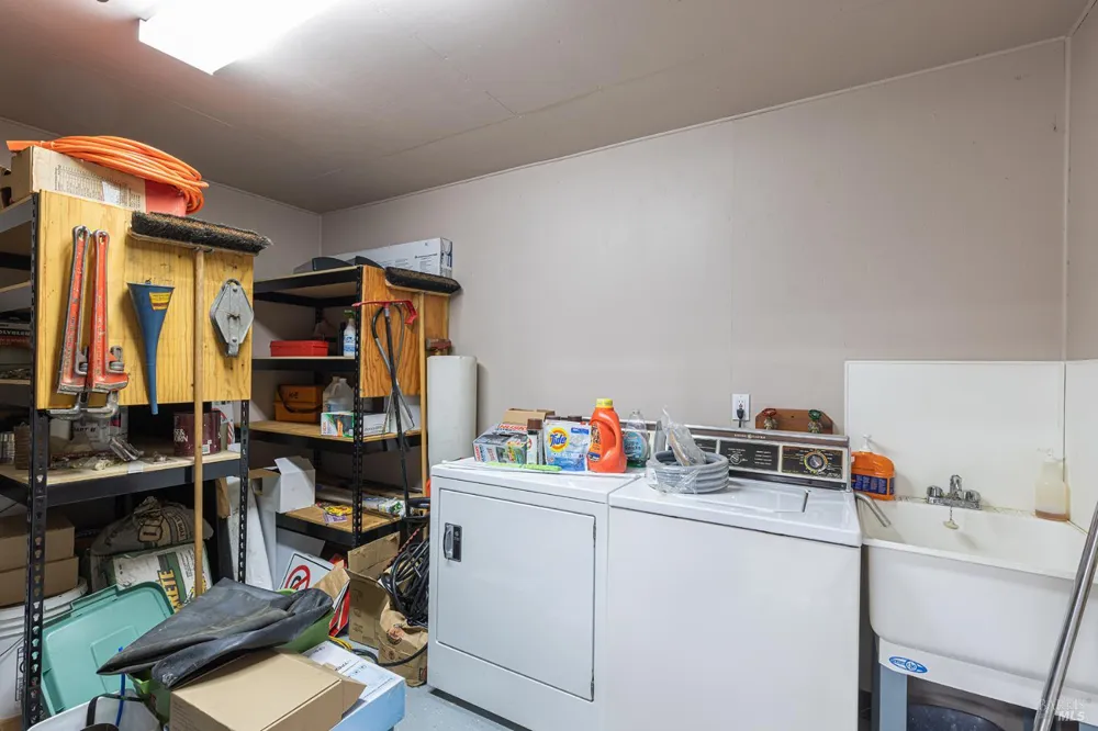 374 Kinley Drive Healdsburg, CA 95448
