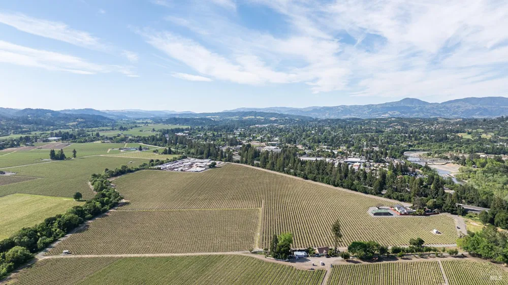 374 Kinley Drive Healdsburg, CA 95448
