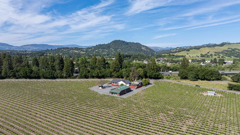 374 Kinley Drive Healdsburg, CA 95448