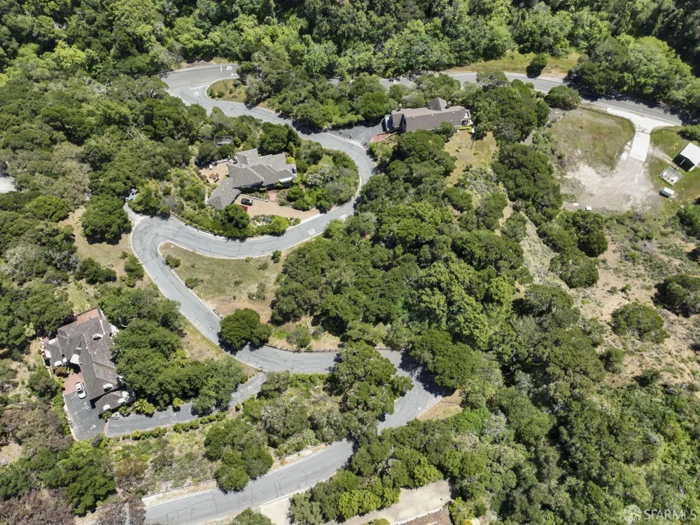 Woodridge Road Hillsborough, CA 94010