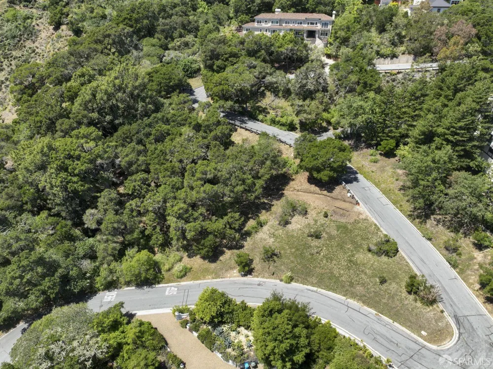 Woodridge Road Hillsborough, CA 94010