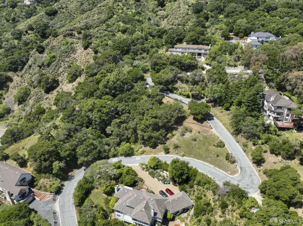 Woodridge Road Hillsborough, CA 94010