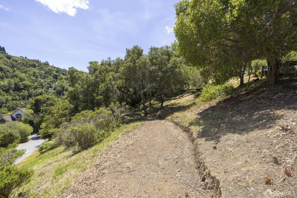 Woodridge Road Hillsborough, CA 94010