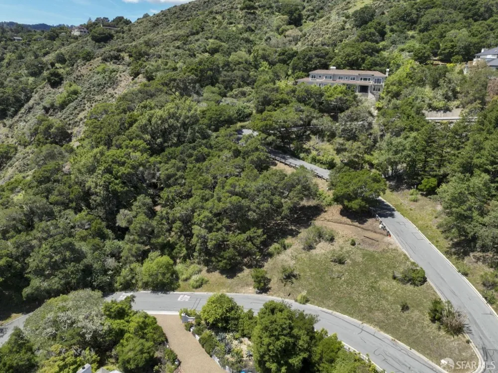 Woodridge Road Hillsborough, CA 94010