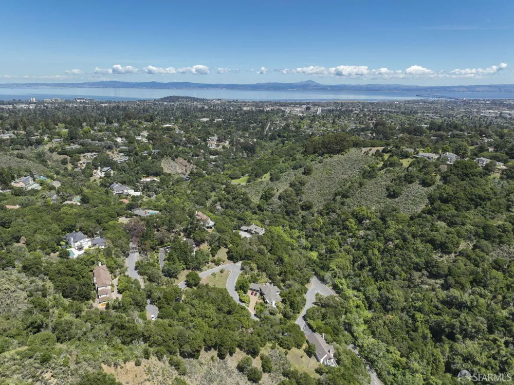 Woodridge Road Hillsborough, CA 94010