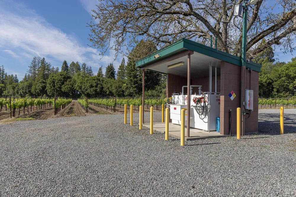 390 Magnolia Drive Healdsburg, CA 95448