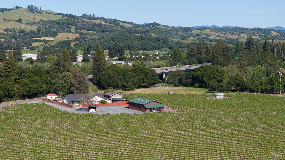 390 Magnolia Drive Healdsburg, CA 95448
