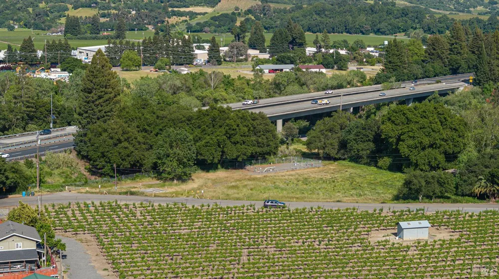 390 Magnolia Drive Healdsburg, CA 95448