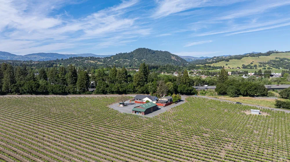390 Magnolia Drive Healdsburg, CA 95448