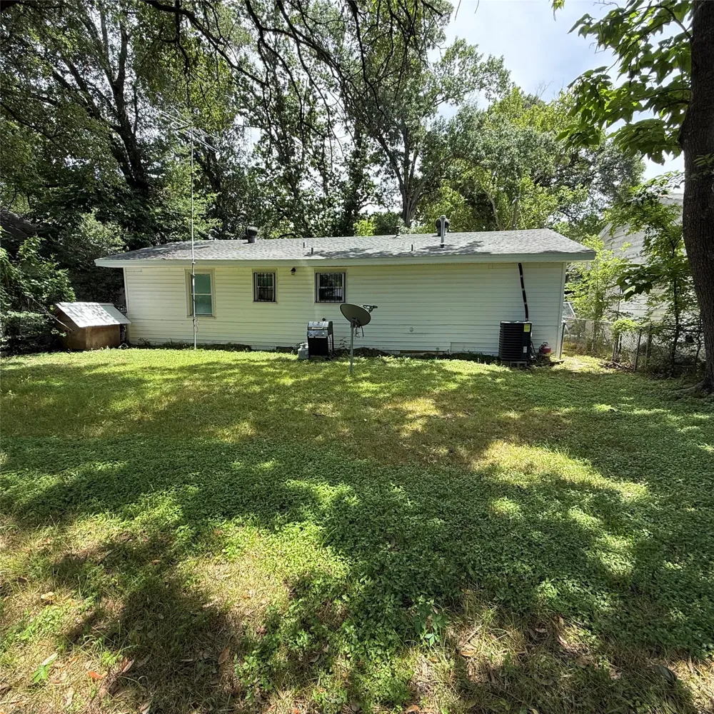 1306 Liveoak Avenue Corsicana, TX 75110