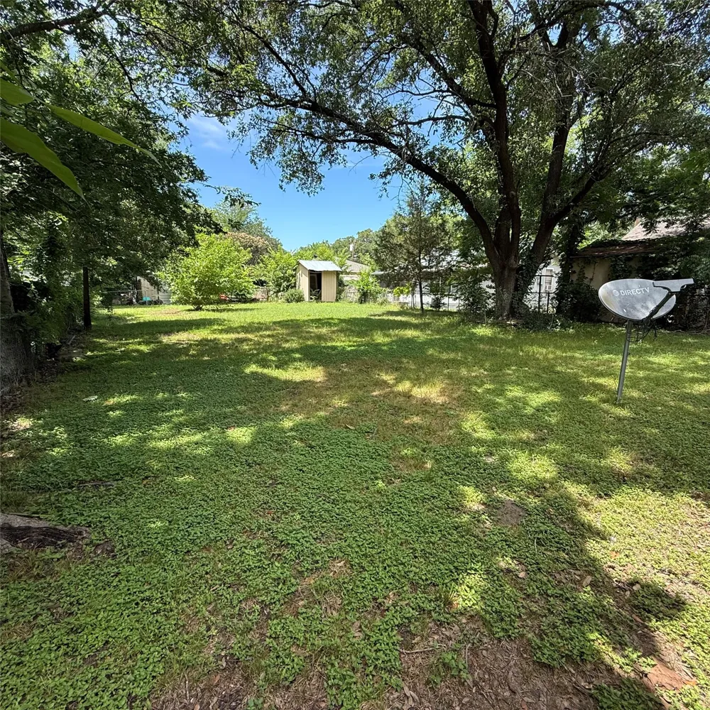 1306 Liveoak Avenue Corsicana, TX 75110