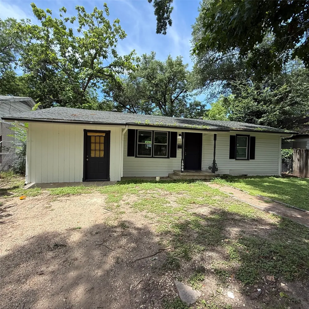 1306 Liveoak Avenue Corsicana, TX 75110