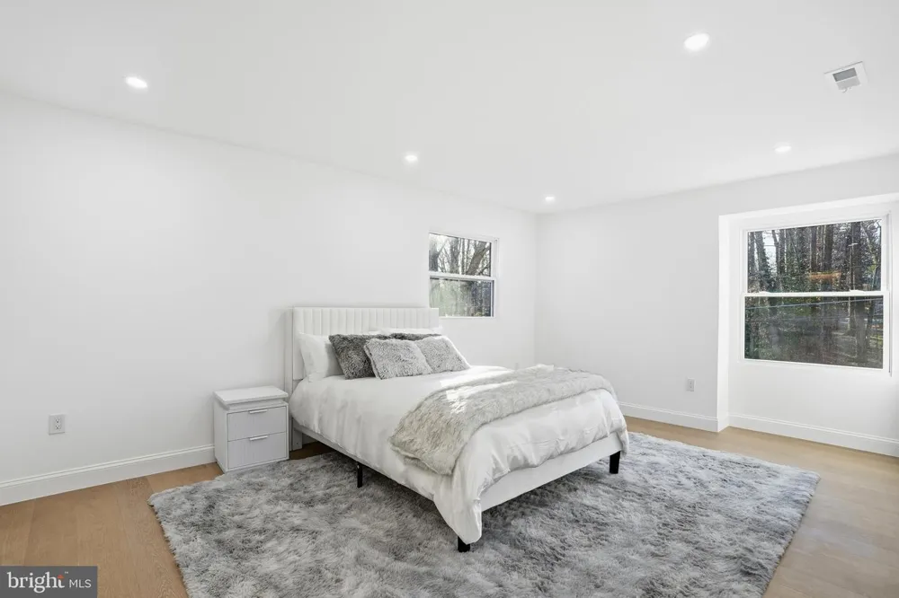 10704 HOWERTON AVENUE Fairfax, VA 22030