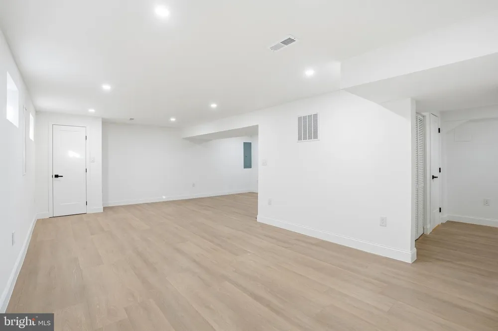 10704 HOWERTON AVENUE Fairfax, VA 22030