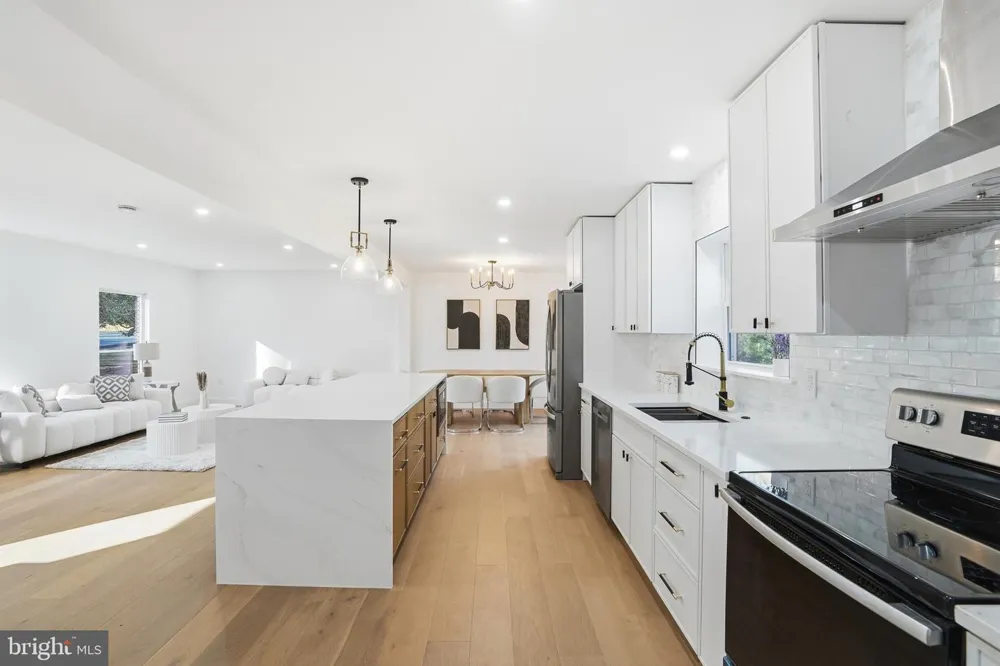 10704 HOWERTON AVENUE Fairfax, VA 22030