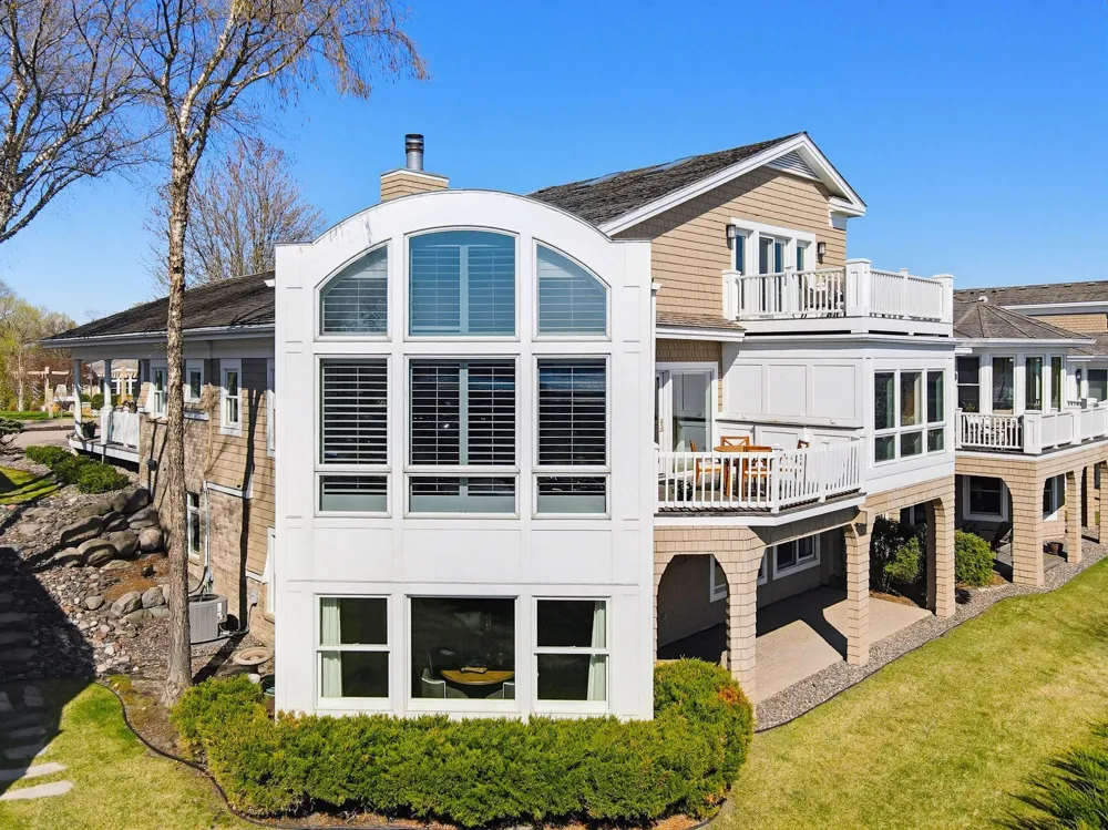 726 Widsten Circle Wayzata, MN 55391