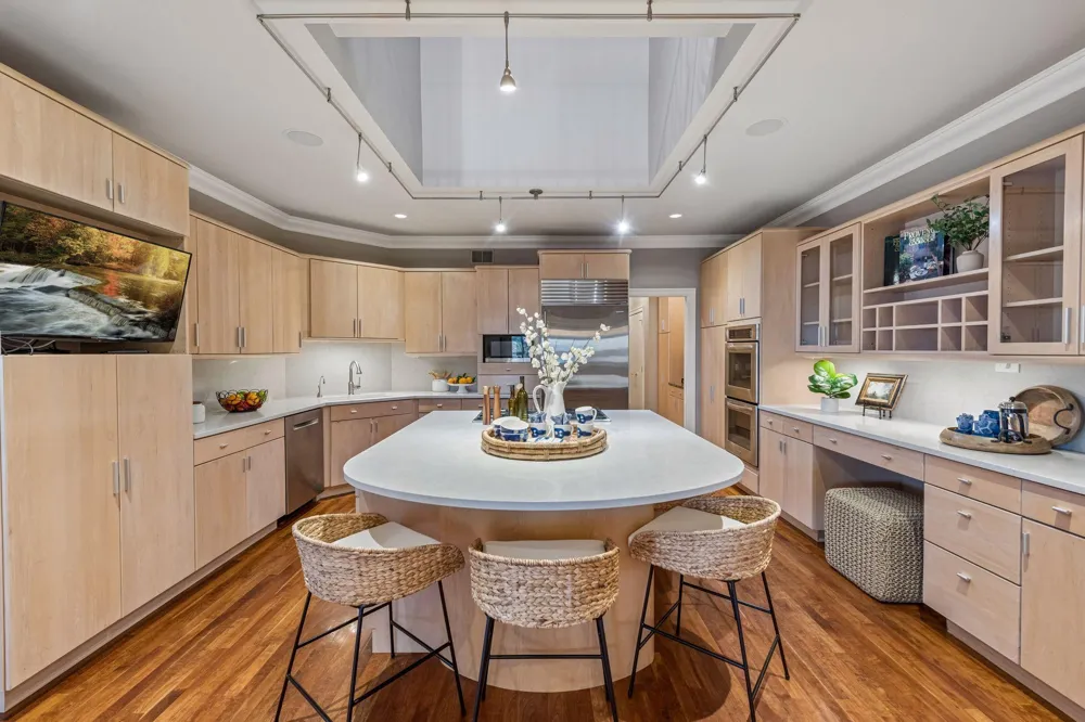 726 Widsten Circle Wayzata, MN 55391