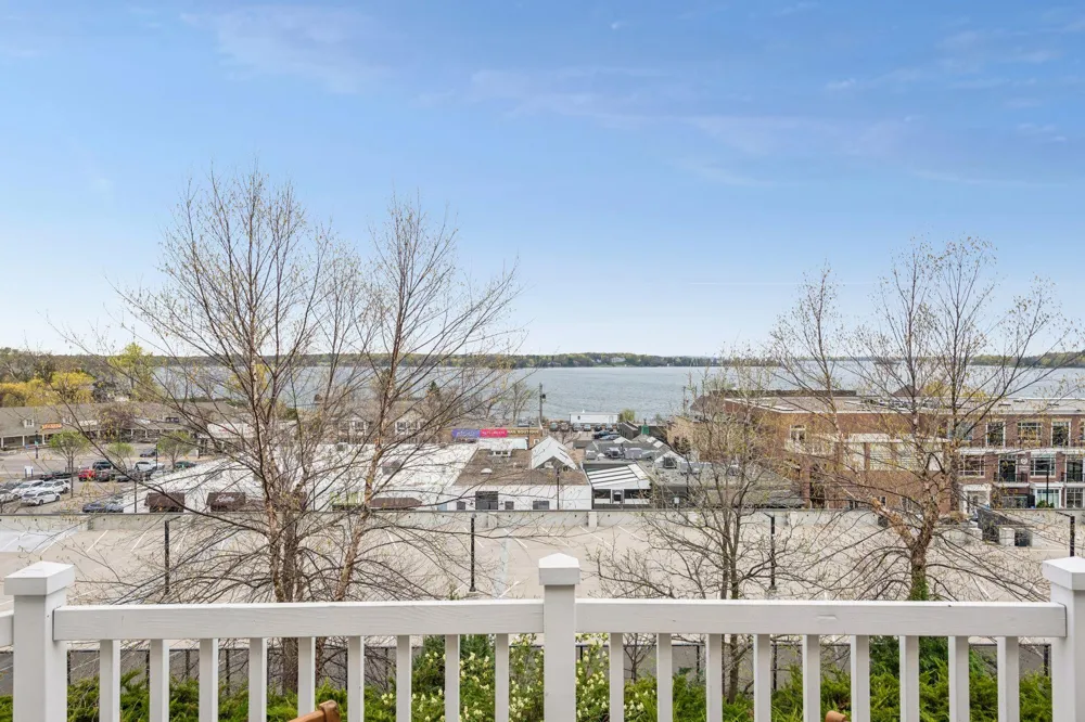 726 Widsten Circle Wayzata, MN 55391