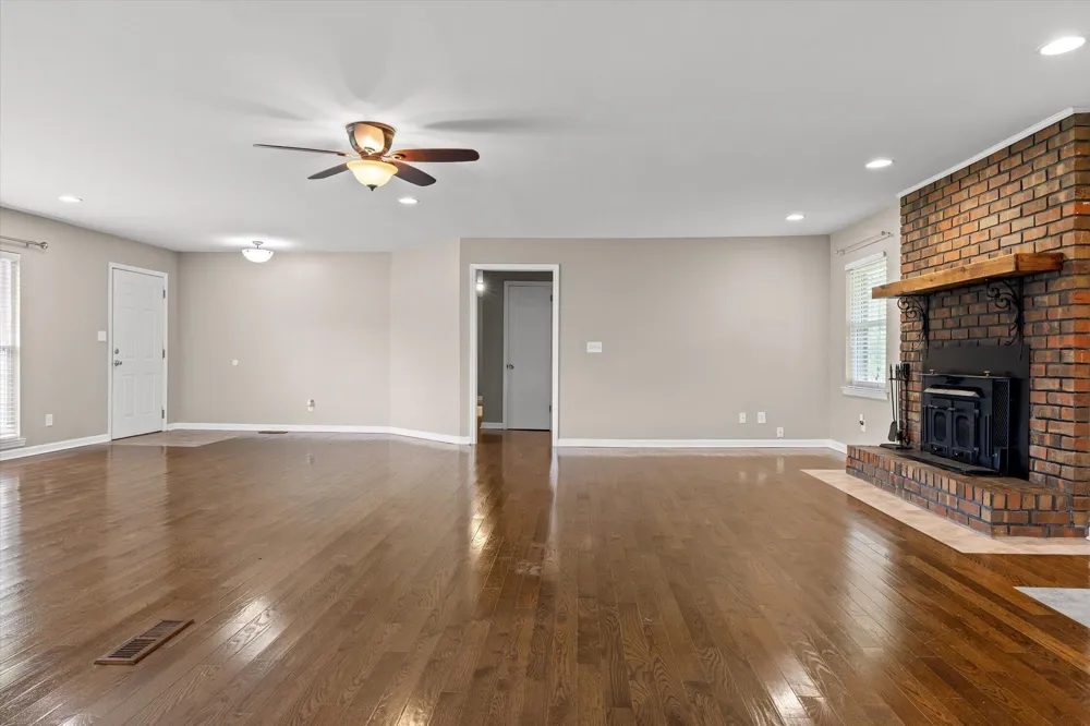 11127 E Brainerd Road Apison, TN 37302