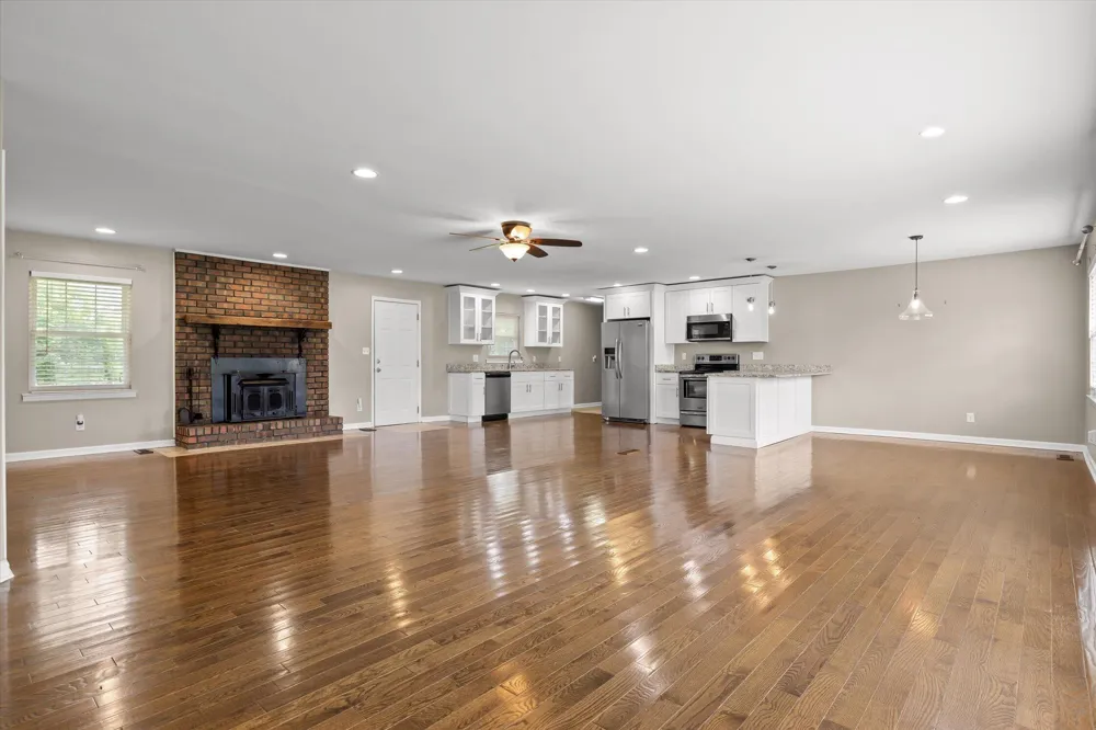 11127 E Brainerd Road Apison, TN 37302