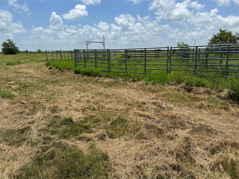 775 S Fm 441 Road Louise, TX 77455
