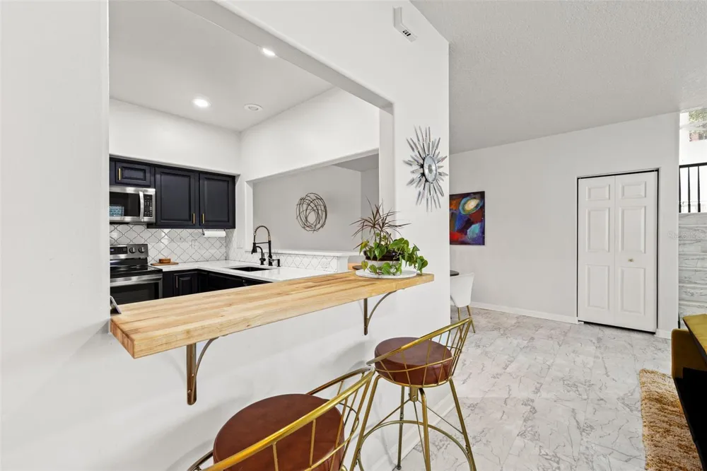 902 WOODBRIDGE COURT Safety Harbor, FL 34695