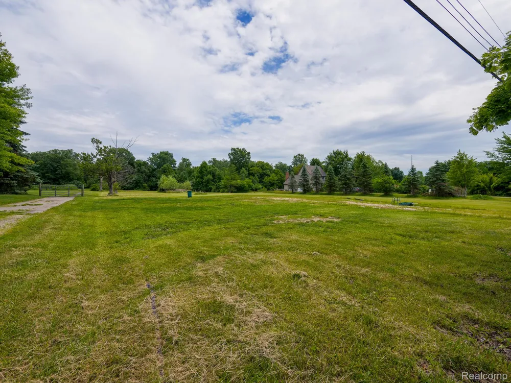 8805 Cogswell Street Romulus City, MI 48174