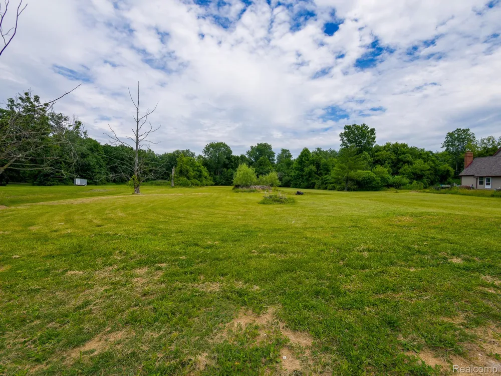 8805 Cogswell Street Romulus City, MI 48174