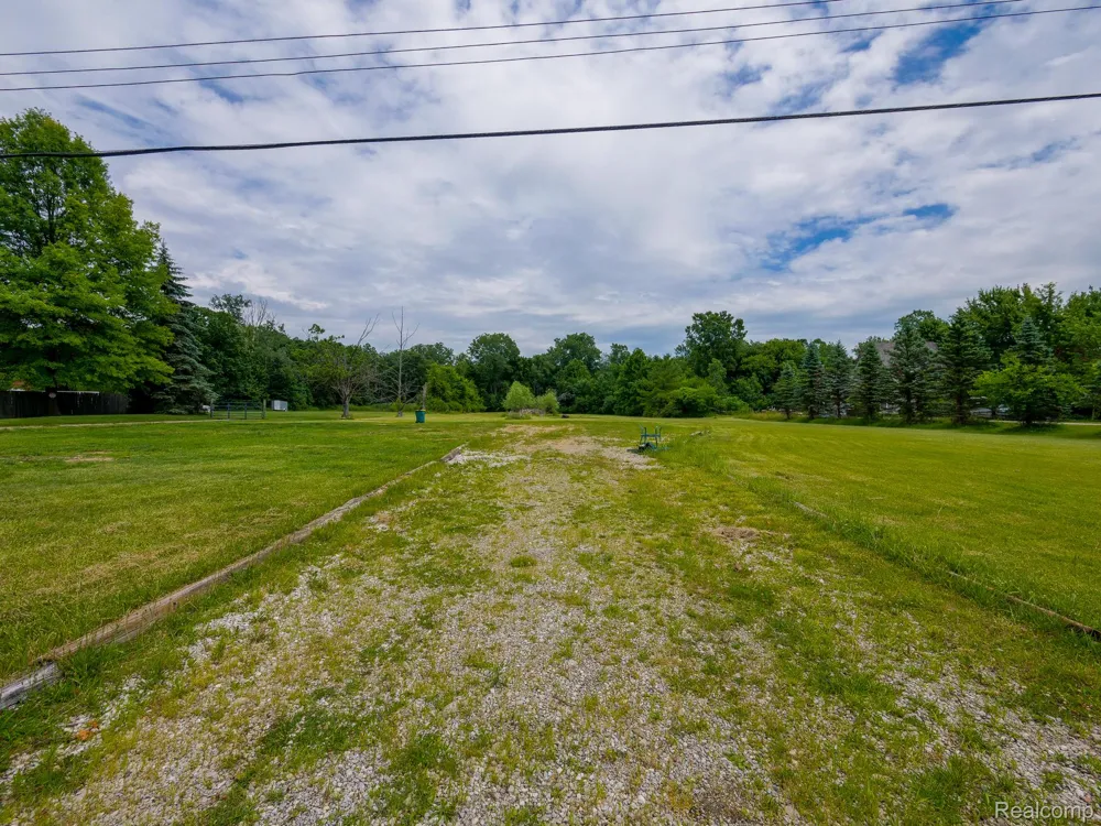 8805 Cogswell Street Romulus City, MI 48174
