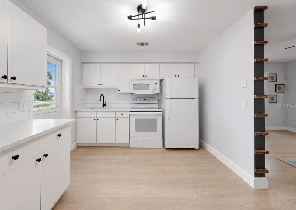 4933 VICTORIA DRIVE Cape Coral, FL 33904