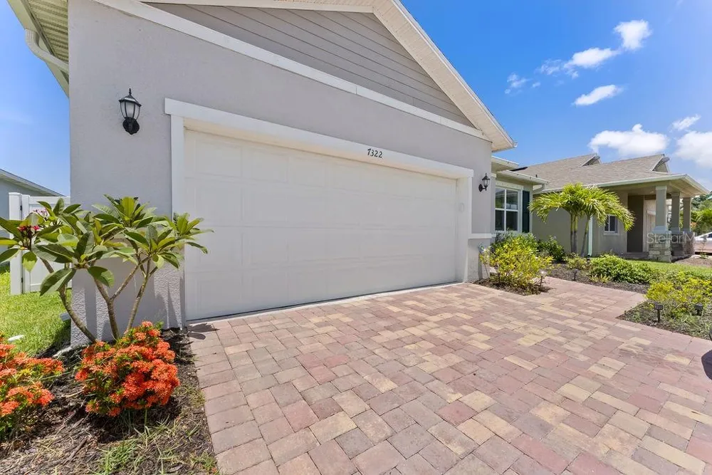 7322 34TH COURT E Sarasota, FL 34243
