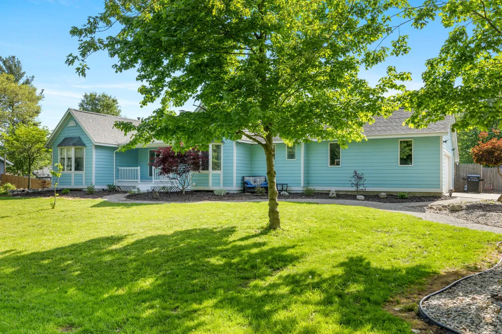 271 Glendale Street Holland City, MI 49423