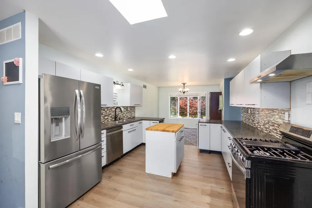 271 Glendale Street Holland City, MI 49423