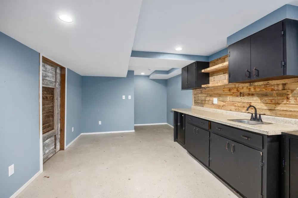 271 Glendale Street Holland City, MI 49423
