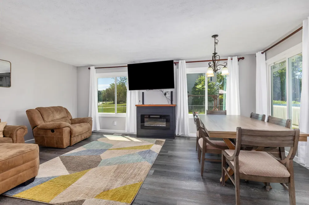 2576 Mapleview Street SE Kentwood City, MI 49508