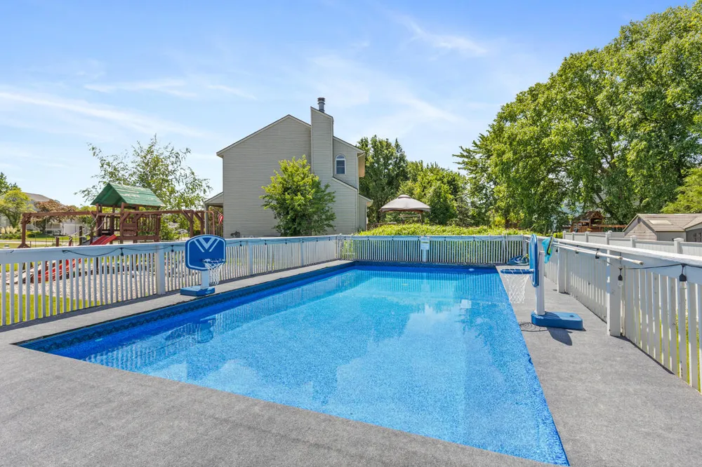 2576 Mapleview Street SE Kentwood City, MI 49508