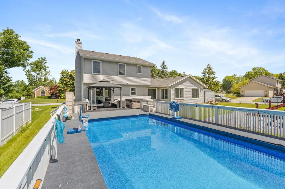 2576 Mapleview Street SE Kentwood City, MI 49508