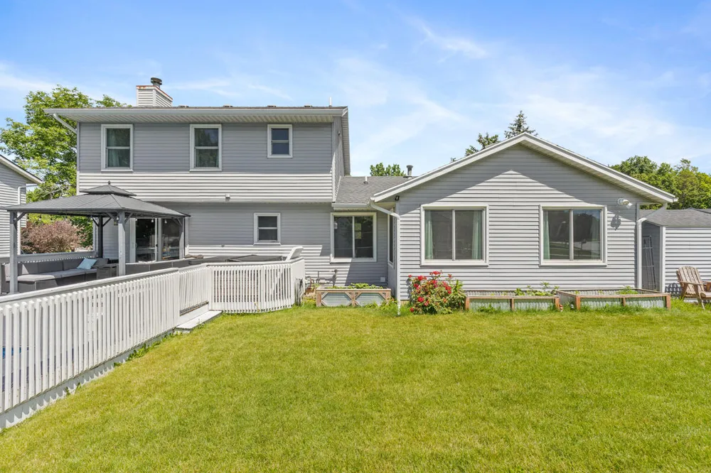 2576 Mapleview Street SE Kentwood City, MI 49508