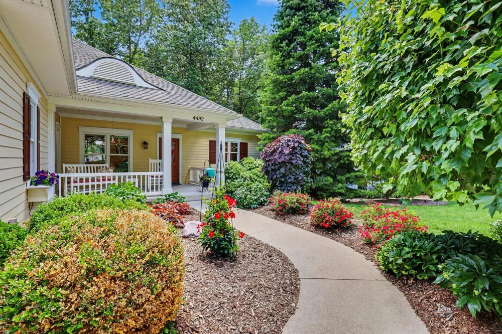 4492 Oak Arbor Drive NE Grand Rapids, MI 49525
