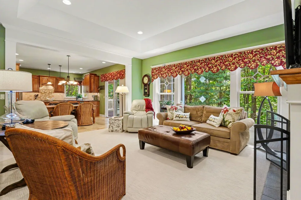 4492 Oak Arbor Drive NE Grand Rapids, MI 49525