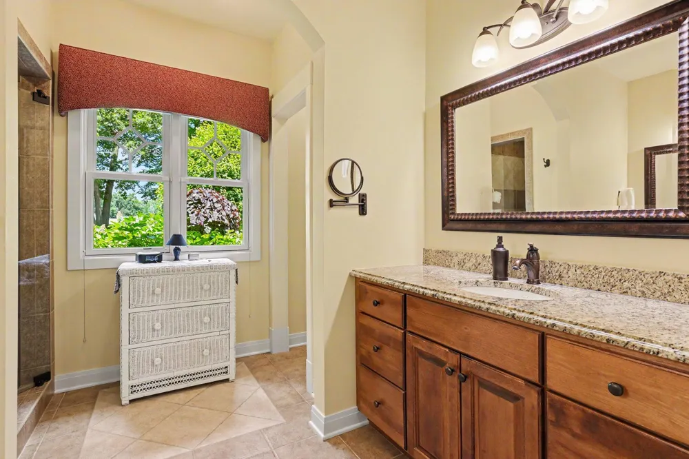 4492 Oak Arbor Drive NE Grand Rapids, MI 49525