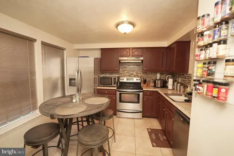 1024 WESTSHORE DRIVE