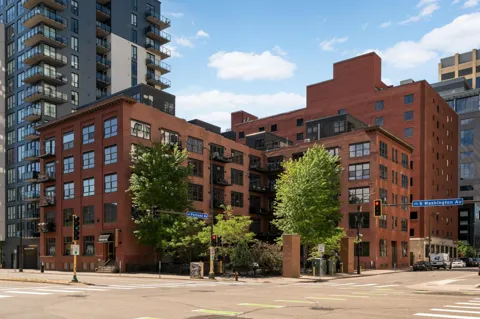 607 Washington Avenue S #204